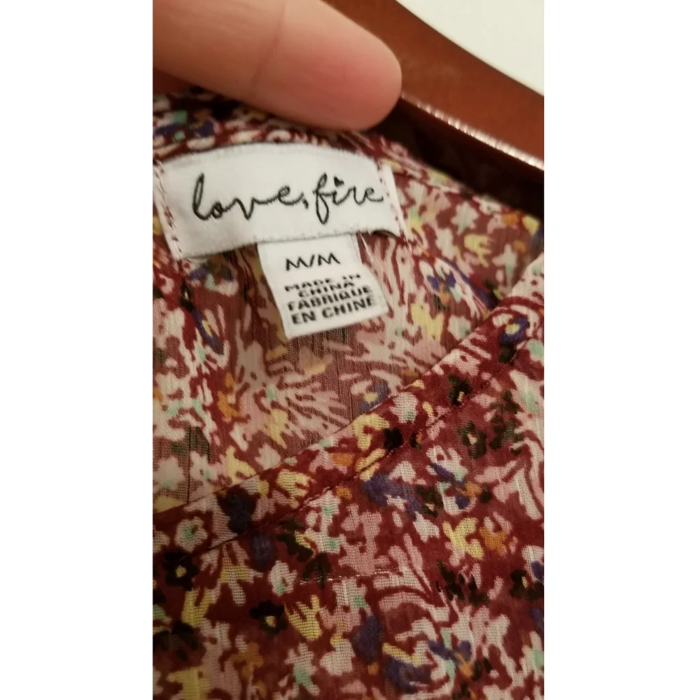 ❤PICK 3/$15❤love, Fire Ruffle Smocked Trim Floral Blouse Medium - Picture 7 of 7